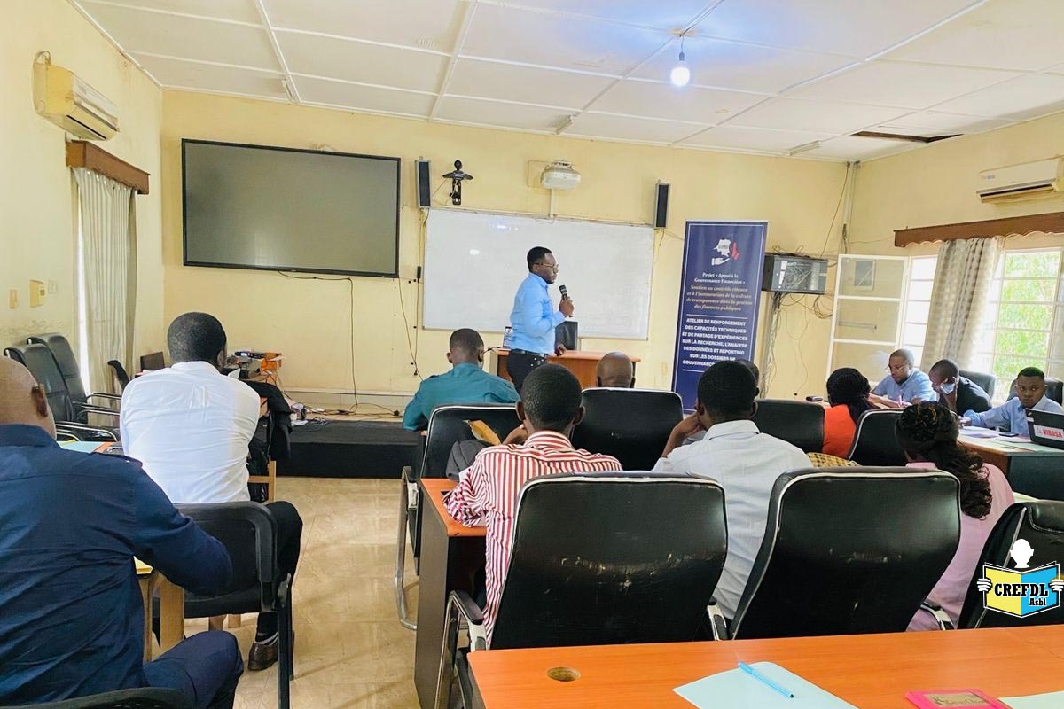 A CREFDL trainer leads a session for citizens and local officials on monitoring public finances