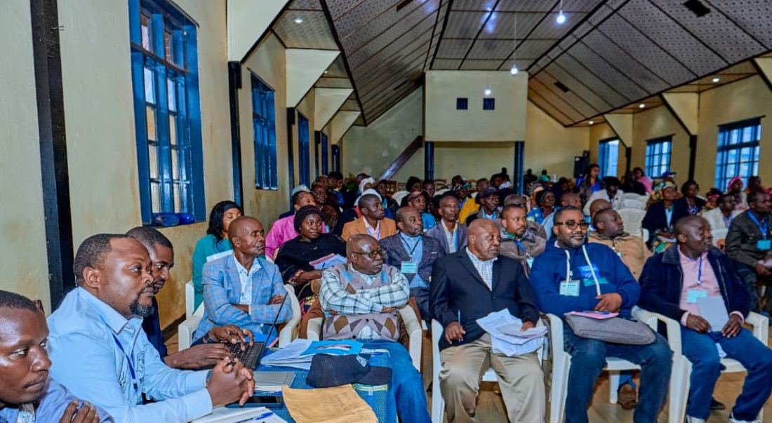 Peasant farmers fill the hall at a SYDIP general assembly